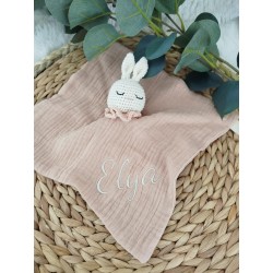 Doudou brodé en crochet