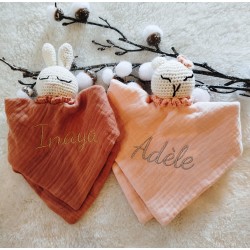 Doudou brodé en crochet